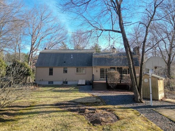 21 Strawberry Ln, Whitman MA 02382