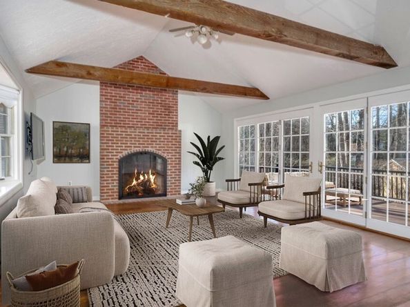 21 Strawberry Ln, Whitman MA 02382