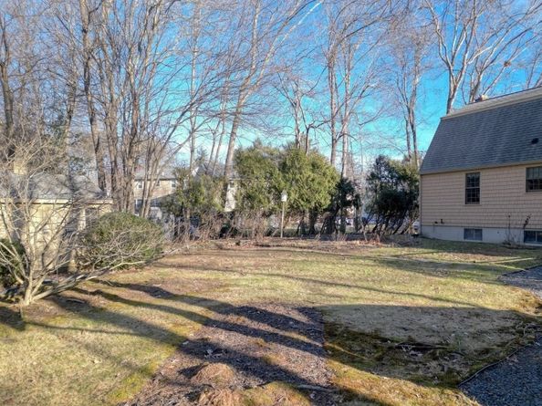 21 Strawberry Ln, Whitman MA 02382