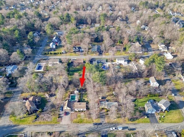 21 Strawberry Ln, Whitman MA 02382