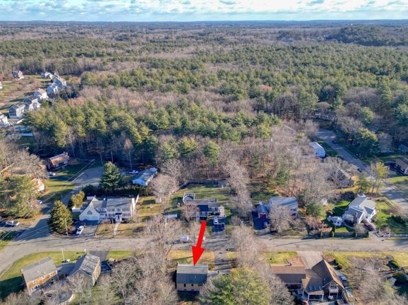 21 Strawberry Ln, Whitman MA 02382