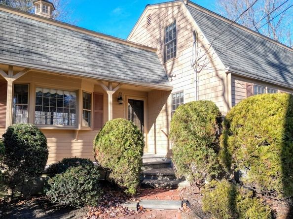 21 Strawberry Ln, Whitman MA 02382