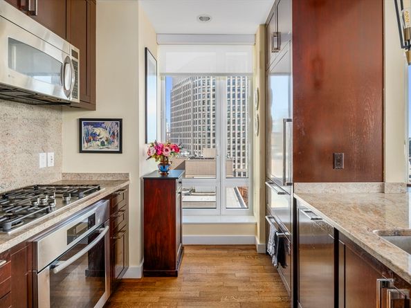 400 Stuart St 17C, Boston MA 02116