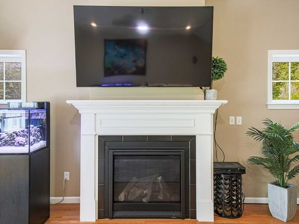 6 Blackwell Dr, Charlton MA 01507