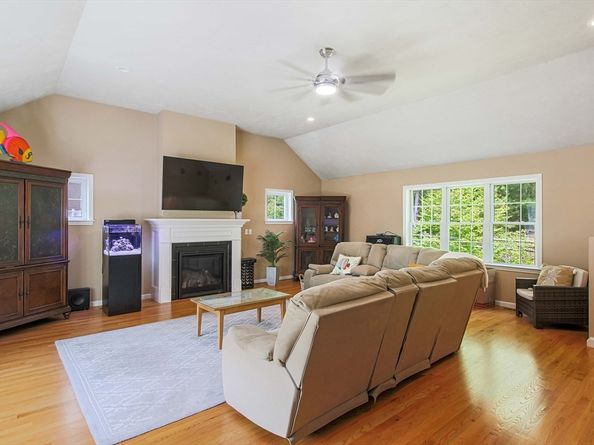 6 Blackwell Dr, Charlton MA 01507