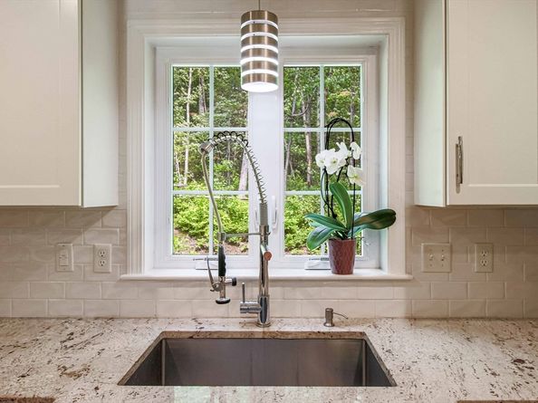 6 Blackwell Dr, Charlton MA 01507