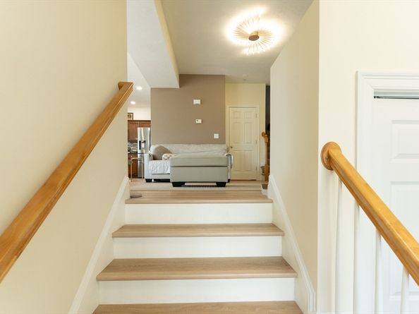 6 Knotts St 6, Hudson MA 01749