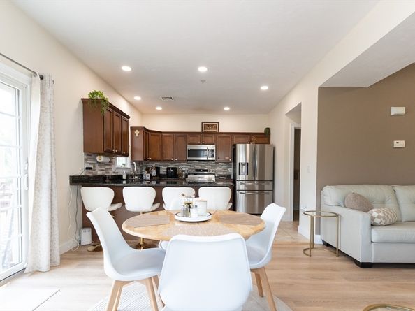 6 Knotts St 6, Hudson MA 01749