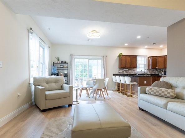 6 Knotts St 6, Hudson MA 01749