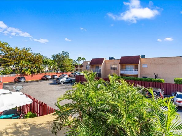 9972 SW 88th St 1126, Miami FL 33176