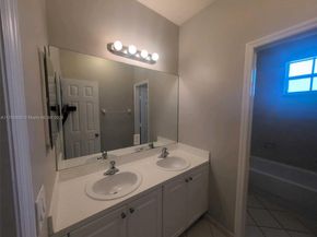 146 NE 36th Ter, Homestead FL 33033