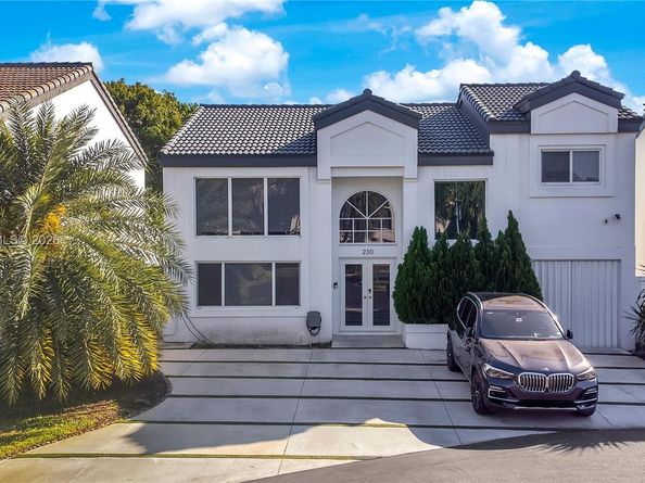 230 NE 212th St, Miami FL 33179