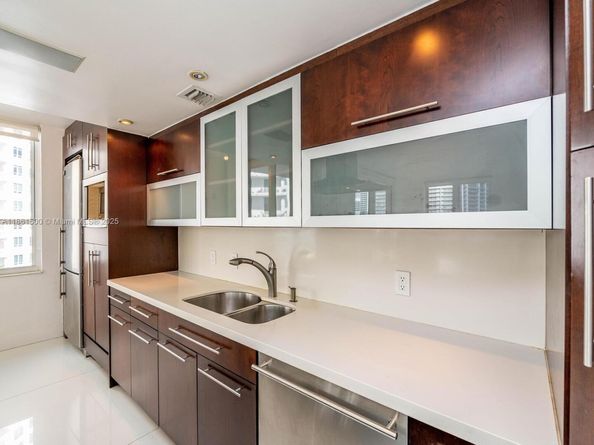 701 Brickell Key Blvd 1504, Miami FL 33131