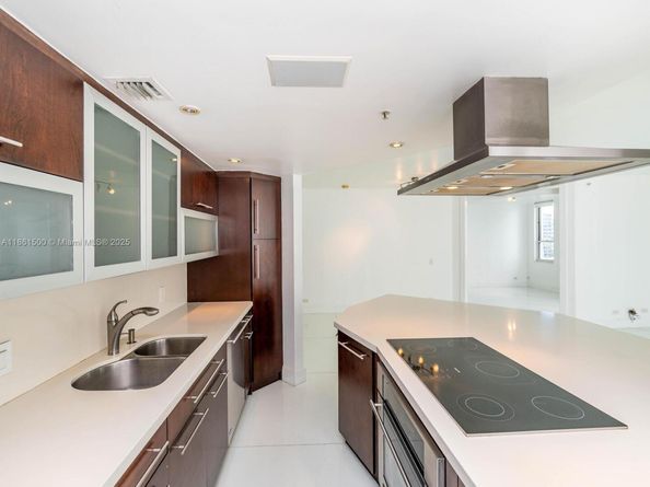 701 Brickell Key Blvd 1504, Miami FL 33131