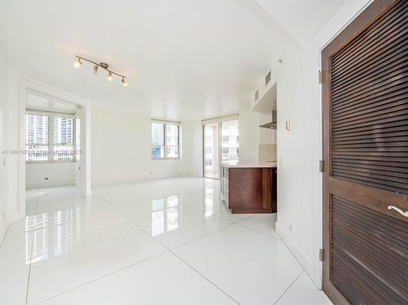 701 Brickell Key Blvd 1504, Miami FL 33131
