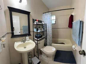 4050 NW 135th St 1511, Opa-Locka FL 33054