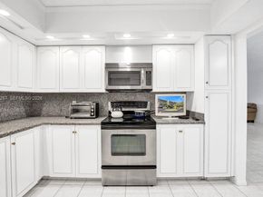 2806 N 46th Ave D637, Hollywood FL 33021