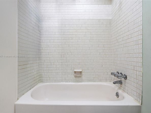 17620 Atlantic Blvd 316, Sunny Isles Beach FL 33160