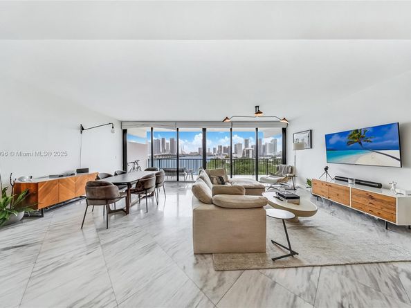1000 Venetian Way 708, Miami FL 33139