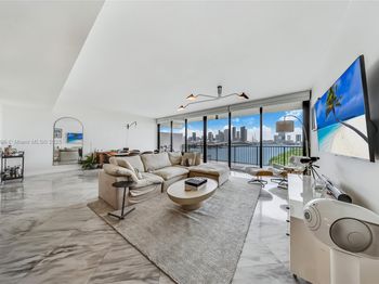 1000 Venetian Way