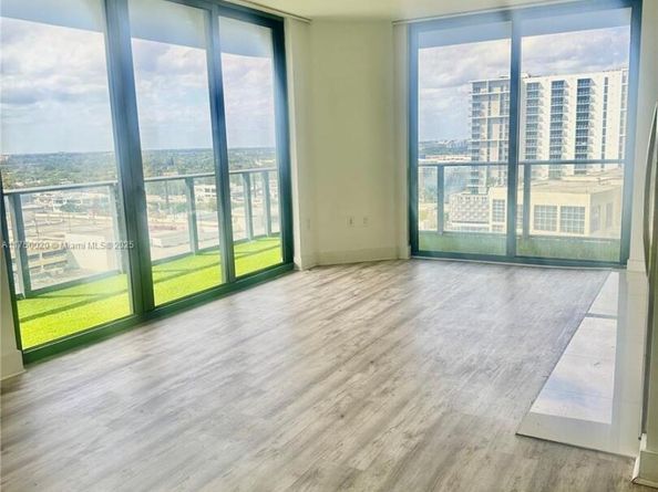 121 NE 34th St 1416, Miami FL 33137