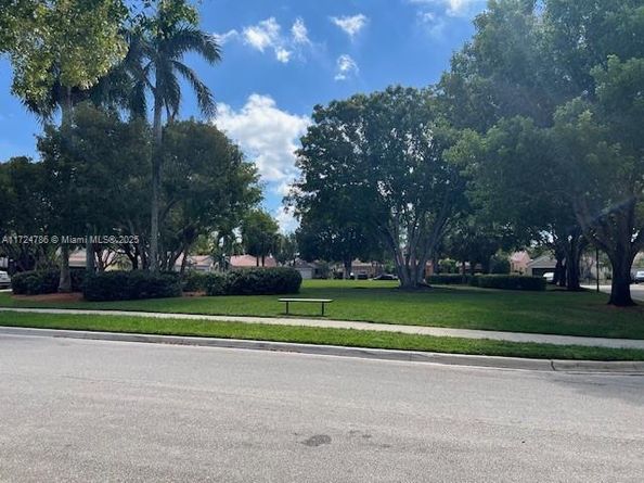 4357 Magnolia Ridge Dr, Weston FL 33331
