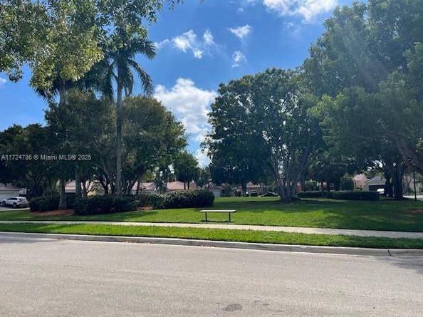 4357 Magnolia Ridge Dr, Weston FL 33331