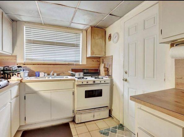 Undisclosed Address #A11835718, Miami FL 33127