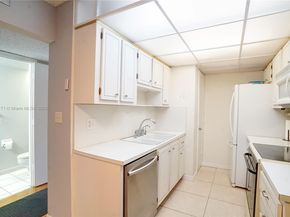670 Tennis Club Dr 307, Fort Lauderdale FL 33311