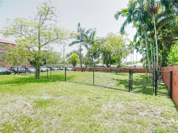 670 Tennis Club Dr 307, Fort Lauderdale FL 33311
