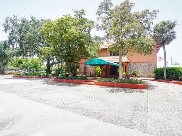 670 Tennis Club Dr 307, Fort Lauderdale FL 33311