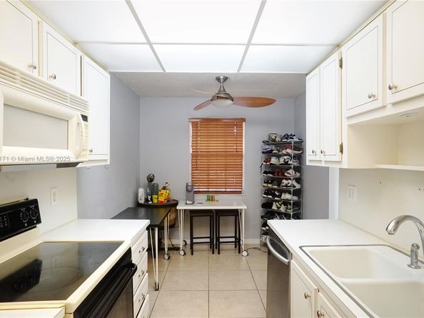 670 Tennis Club Dr 307, Fort Lauderdale FL 33311