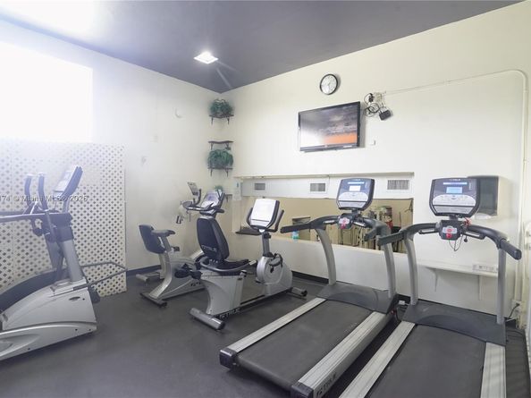 670 Tennis Club Dr 307, Fort Lauderdale FL 33311