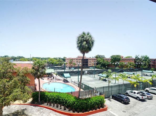 670 Tennis Club Dr 307, Fort Lauderdale FL 33311