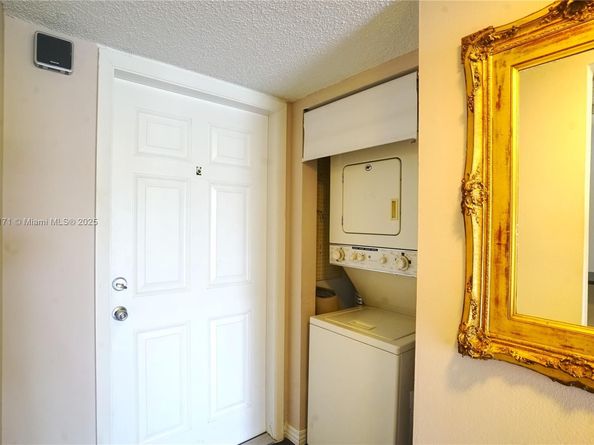670 Tennis Club Dr 307, Fort Lauderdale FL 33311