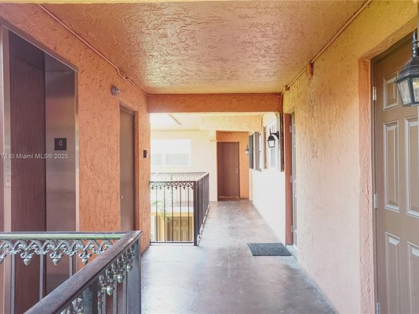 670 Tennis Club Dr 307, Fort Lauderdale FL 33311
