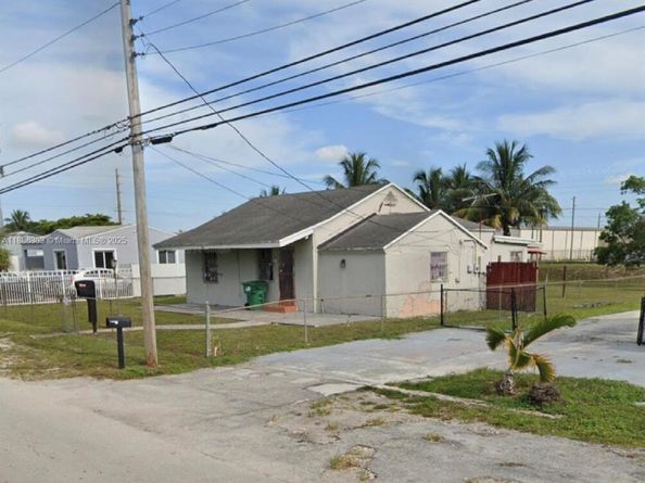 3561 NW 106th St, Miami FL 33147