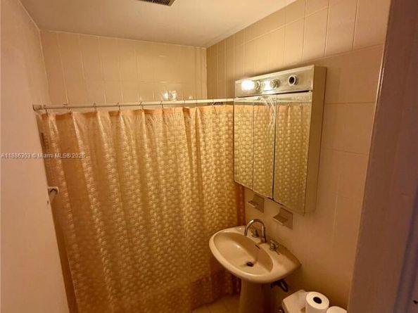 3561 NW 106th St, Miami FL 33147