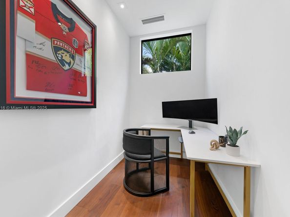 4520 N Meridian Ave, Miami Beach FL 33140