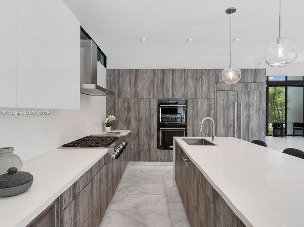 4520 N Meridian Ave, Miami Beach FL 33140