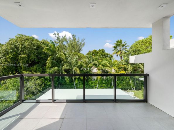 4520 N Meridian Ave, Miami Beach FL 33140