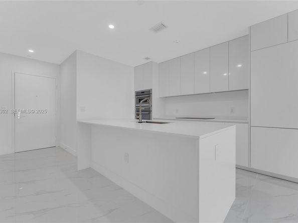 700 NE 24th St 4402, Miami FL 33137