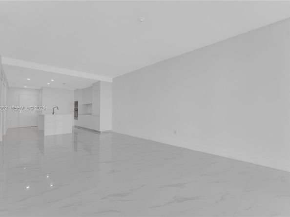 700 NE 24th St 4402, Miami FL 33137