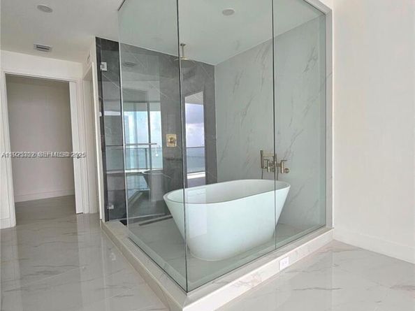 700 NE 24th St 4402, Miami FL 33137