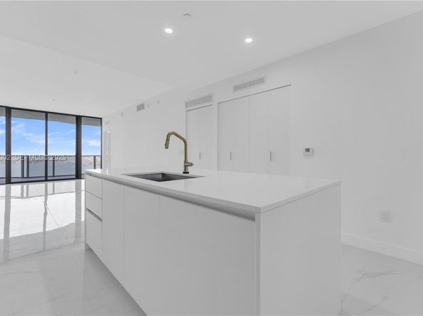 700 NE 24th St 4402, Miami FL 33137