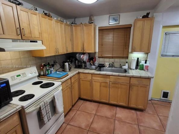 2415 Garfield St, Hollywood FL 33020