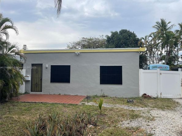 2415 Garfield St, Hollywood FL 33020