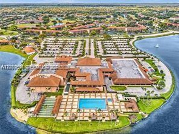 1401 SW 134th Way 212C, Pembroke Pines FL 33027