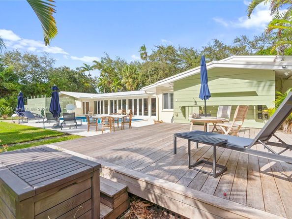 6630 SW 102nd St, Pinecrest FL 33156