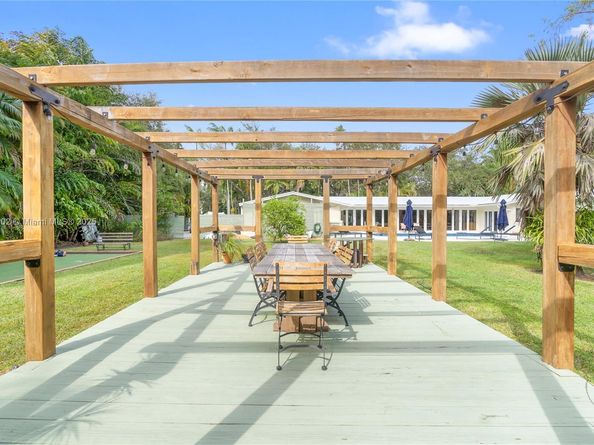 6630 SW 102nd St, Pinecrest FL 33156